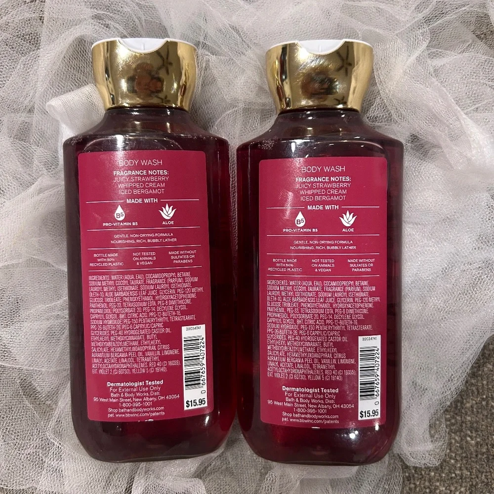 🎃NWT Set of 2 Strawberry Snowflakes Body Wash by B&BW